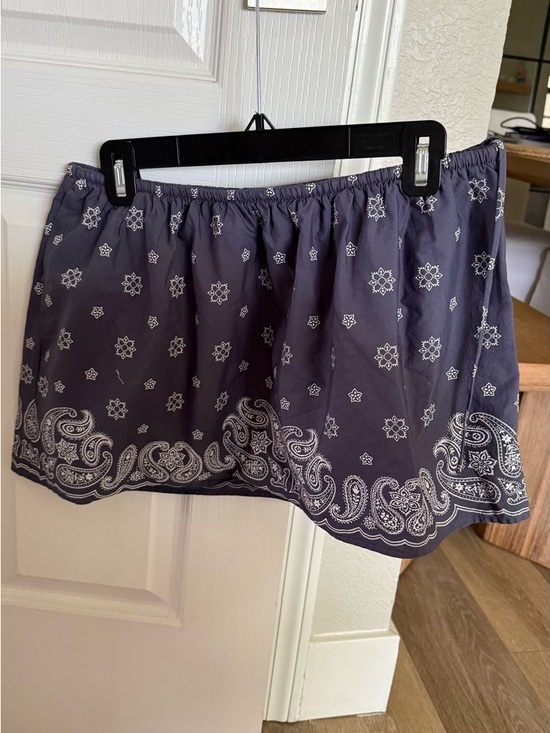 Aritzia Dresses & Skirts - Aritzia Navy Mini Skirt with White Bandana Print